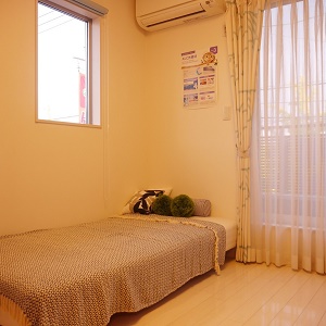 セミオープンタイプの子ども部屋。勉強に遊びに成長に合わせて過ごせる空間です。