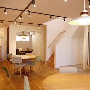 無垢フロアのあたたかい雰囲気でゆっくりお打合せができます。