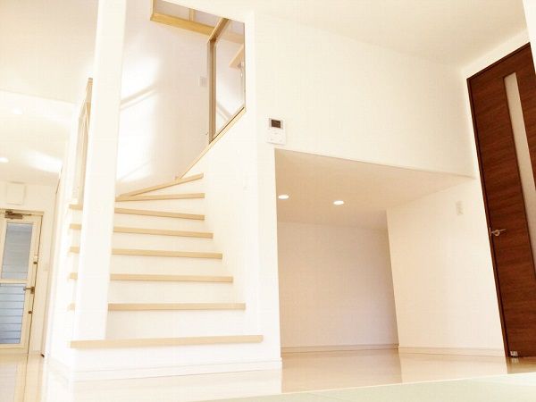 階段下は、kidukiペース。お子様が毎日楽しそうに遊んでいるのが想像できます。将来的には収納にできます。