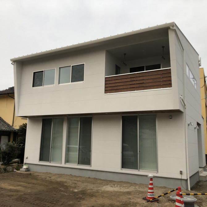 オーバーハングが目を引く 間接照明が素敵な家 広島廿日市店のブログ 注文住宅のユニバーサルホーム