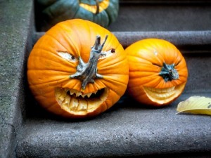 funny-face-carved-pumpkins-500x375