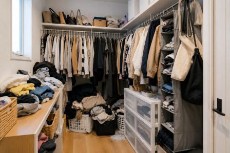 収納量不足になったクローゼットのイメージ