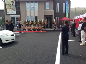 ｾﾚﾓﾆｰ写真(坂戸店ｸﾞﾗﾝﾄﾞｵｰﾌﾟﾝ)_R