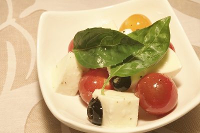 【まとめて作り置きレシピ】トマトのカプレーゼ