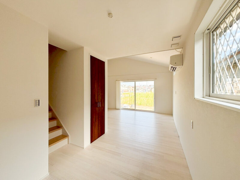 家族が自然と顔を合わせられるリビング階段