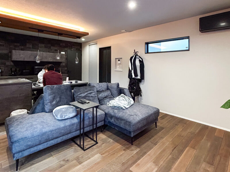 シューズクロークからパントリー、キッチンへと続く家事ラク動線