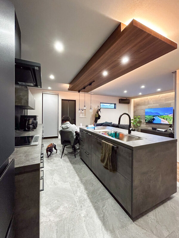 シックでモダンなグラフテクトのデュエアイランドキッチン