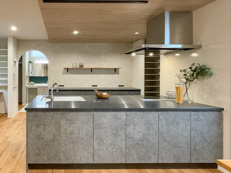 背面フル収納タイプのフルフラットキッチン（オフェリア）