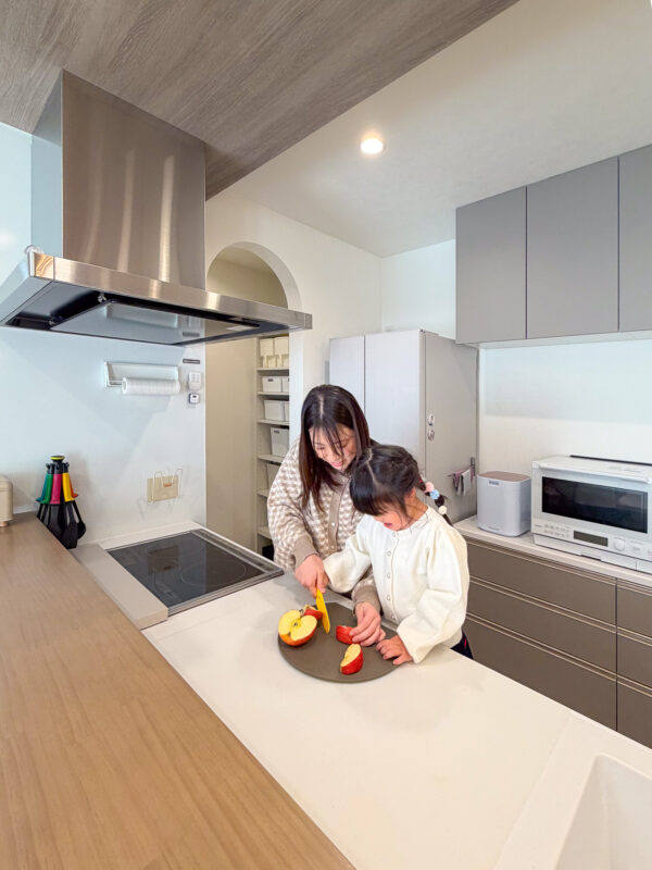 見た目の美しさと使いやすさのどちらも大切にした、こだわりのダイニングキッチン