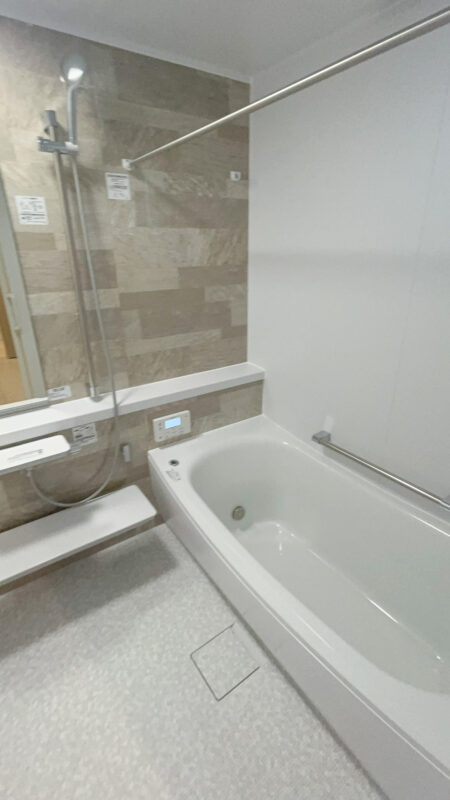 広々とした空間で、ゆったりと一日の疲れを癒すことができる、1818サイズの浴室