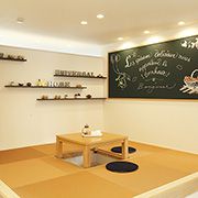 ＬＤＫの一角にある畳敷きの小上がりは、ホッと心が落ち着く別空間。お子さんのお昼寝にピッタリです。掘りごたつになっているのも魅力的。