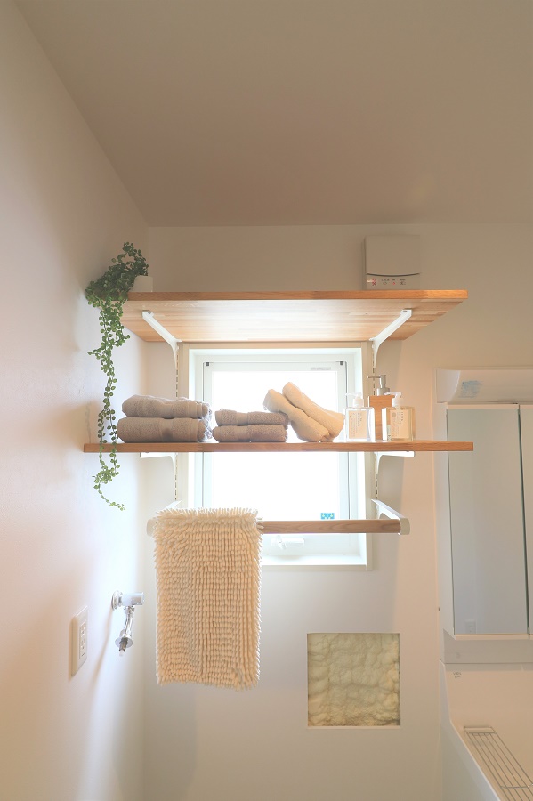 使い易い水回り動線は家事や子育てに楽チンに。階段を近くに設けることで洗濯動線もしっかり確保。
