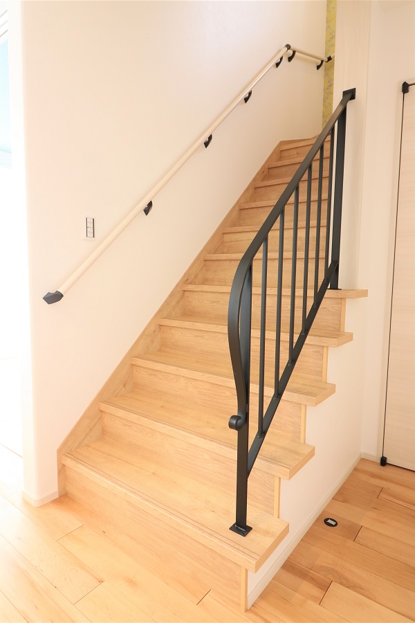 どの部屋へ行くにもLDKを必ず通るリビング階段は家族のつながりを大切にします。
