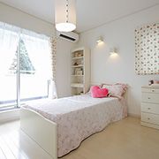 子供部屋は自立を育む大切な空間です。きちんと収納を設け、片付けの習慣も身に付きやすくなります。