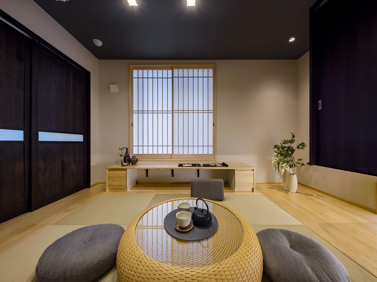 リビングと玄関からつながる和室は、趣味室・仕事部屋だけでなく客室としても使える便利な空間です。