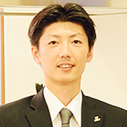 占部　智哉