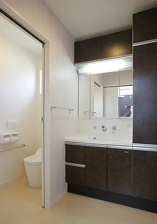 浴室、ランドリールーム、洗面、トイレが一つにまとめ動線を確保。使い勝手の良い空間となっています。