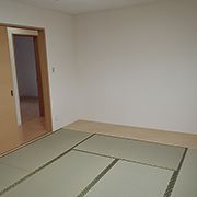 2Fの寝室は、フローリングにせず敢えて畳にしました。1Fの和室は和紙の畳ですが、寝室はい草の香りがお好きとのことでしたのでこちらの畳にさせていただきました。