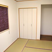 リビングとひと続きの和室は、洗濯物を畳んだり、お子様がお昼寝をしたり、大人数の来客時にはサブリビングとして使え用途も幅広く便利です。