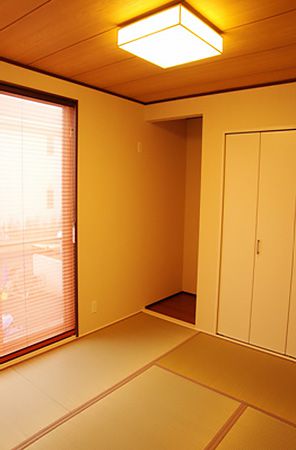 リビングと独立した場所にある和室は、来客の時など玄関からそのままお客様をお通しできます。 