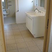 和室・トイレ・洗面・お風呂がつながる動線は、将来のこともしっかりと考えた設計です。