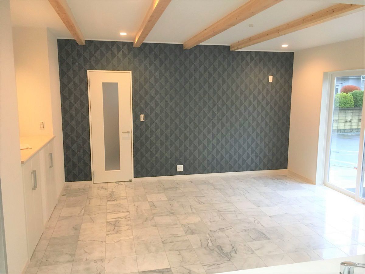 1階全面大理石仕上げ 回遊性のあるこだわりのldk 注文住宅 建築実例 事例 ユニバーサルホーム