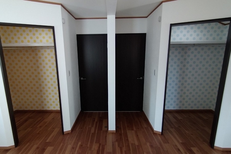 扉も2つ付いています。部屋を仕切ってもそれぞれの扉があるので安心です。